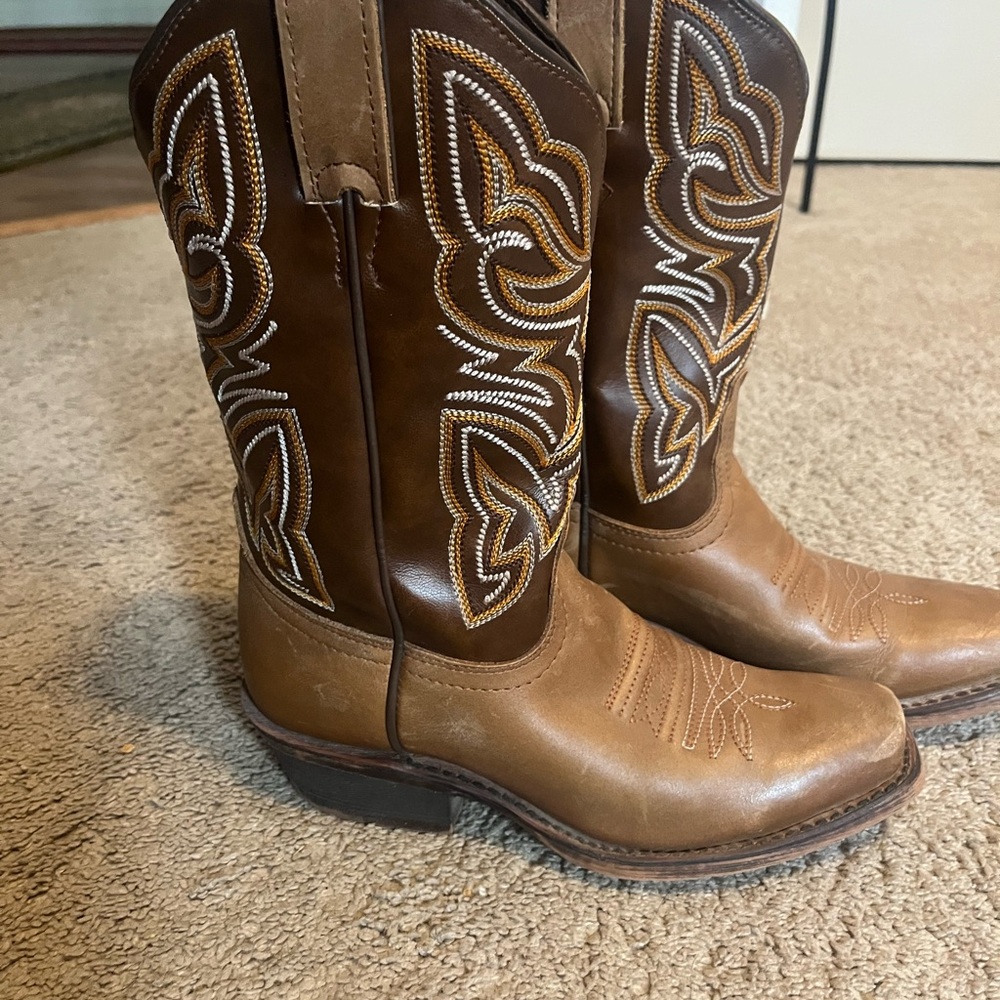 Women’s Nacona boots size 6B